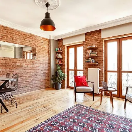 Location With 2 Bedrooms 이스탄불