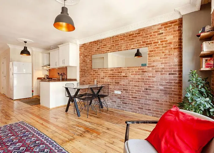 Location With 2 Bedrooms Апартаменты