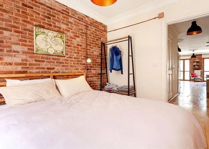 Location With 2 Bedrooms Апартаменты Стамбул