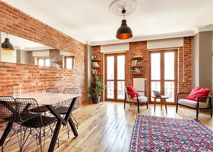 Location With 2 Bedrooms Апартаменты *