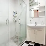 Location With 2 Bedrooms Апартаменты Стамбул