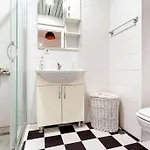 Апартаменты Location With 2 Bedrooms Стамбул