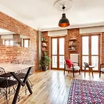 Location With 2 Bedrooms Апартаменты *