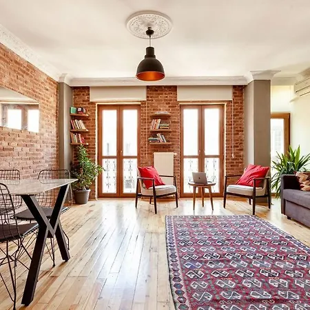 Location With 2 Bedrooms Апартаменты Стамбул