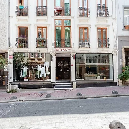Location With 2 Bedrooms Апартаменты *