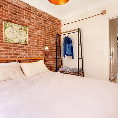 Location With 2 Bedrooms Апартаменты Стамбул